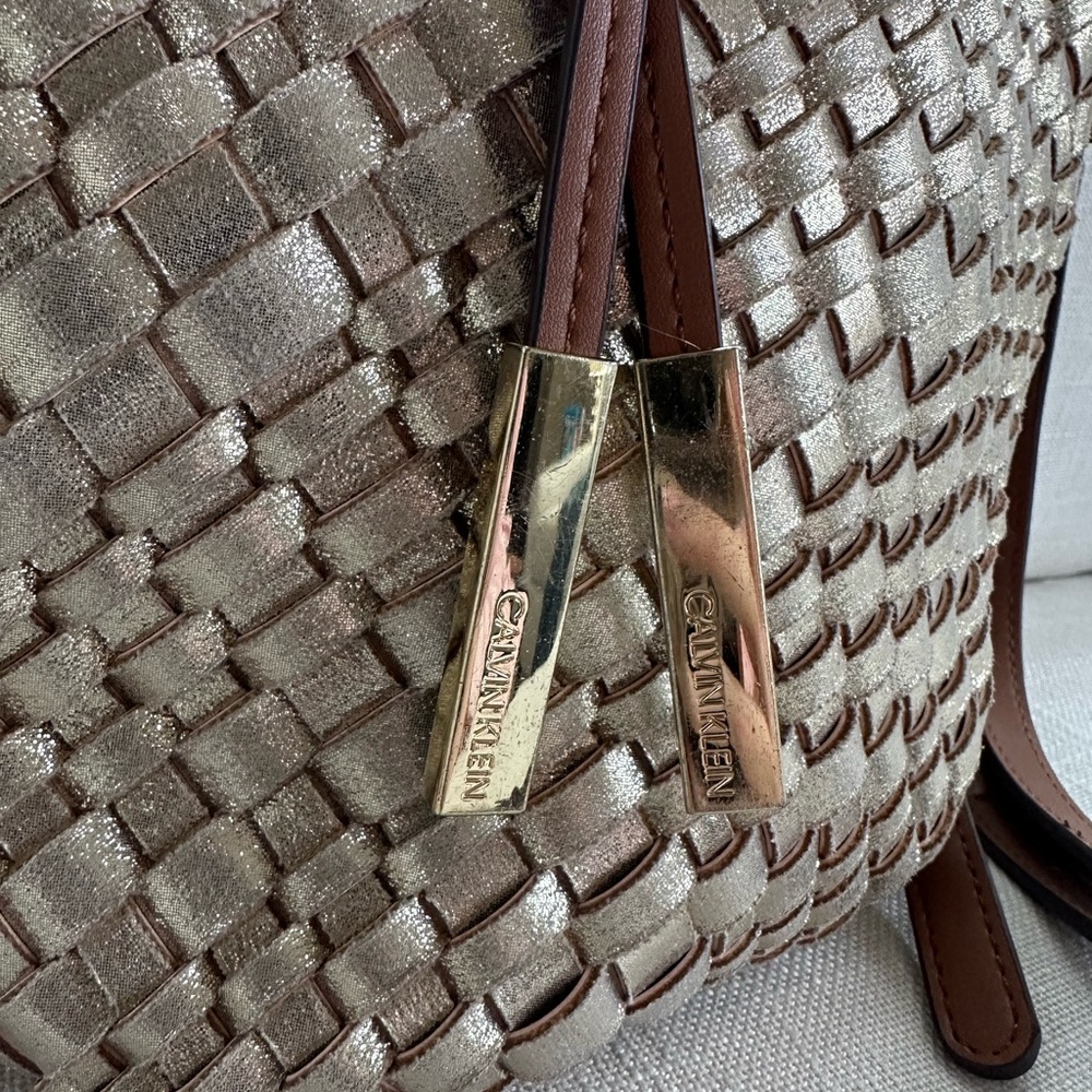 Calvin Klein Gold Woven Crossbody Bag - Picture 3 of 8